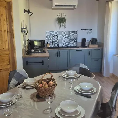 Holiday home Le Refuge De Charlut - Auvergne 63