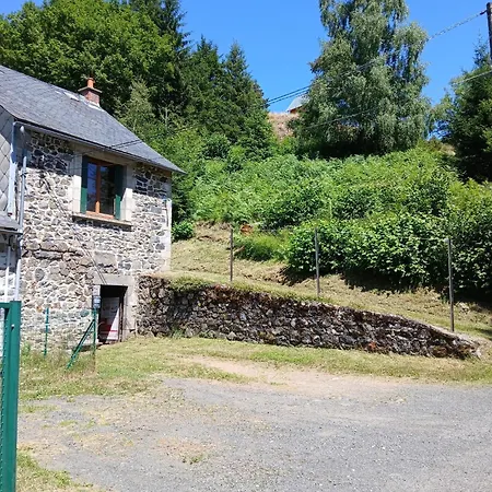 Le Refuge De Charlut - Auvergne 63 Saint-Genes-Champespe